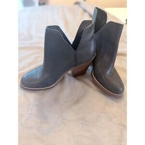 Crown Vintage ankle booties size 6